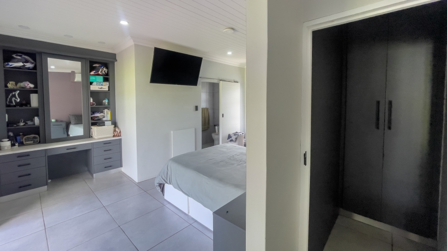 6 Bedroom Property for Sale in Riverside Western Cape